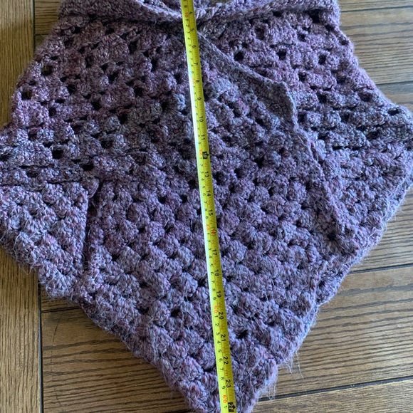 Handmade cape/shawl with generous hood - Picture 9 of 9